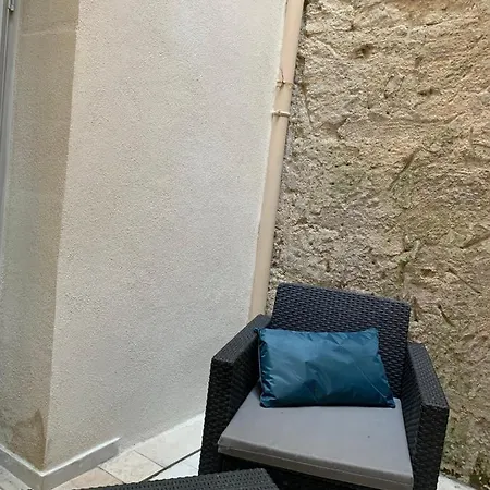 Apartment Studio Au Coeur De La D'arles
